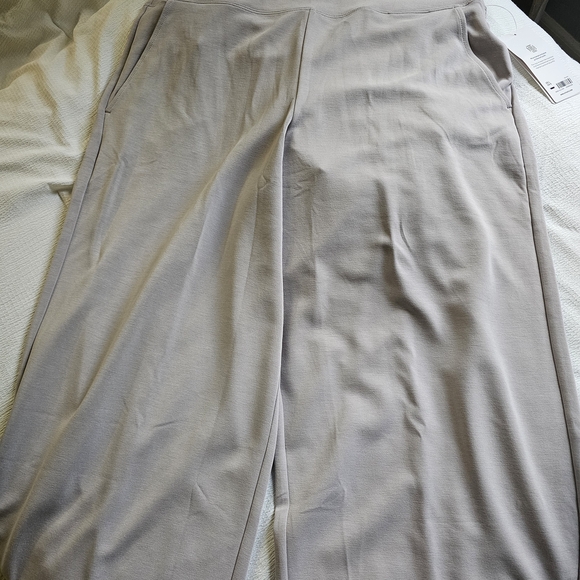 Athleta Wide Leg Pants in Light Gray - Picture 3 of 6